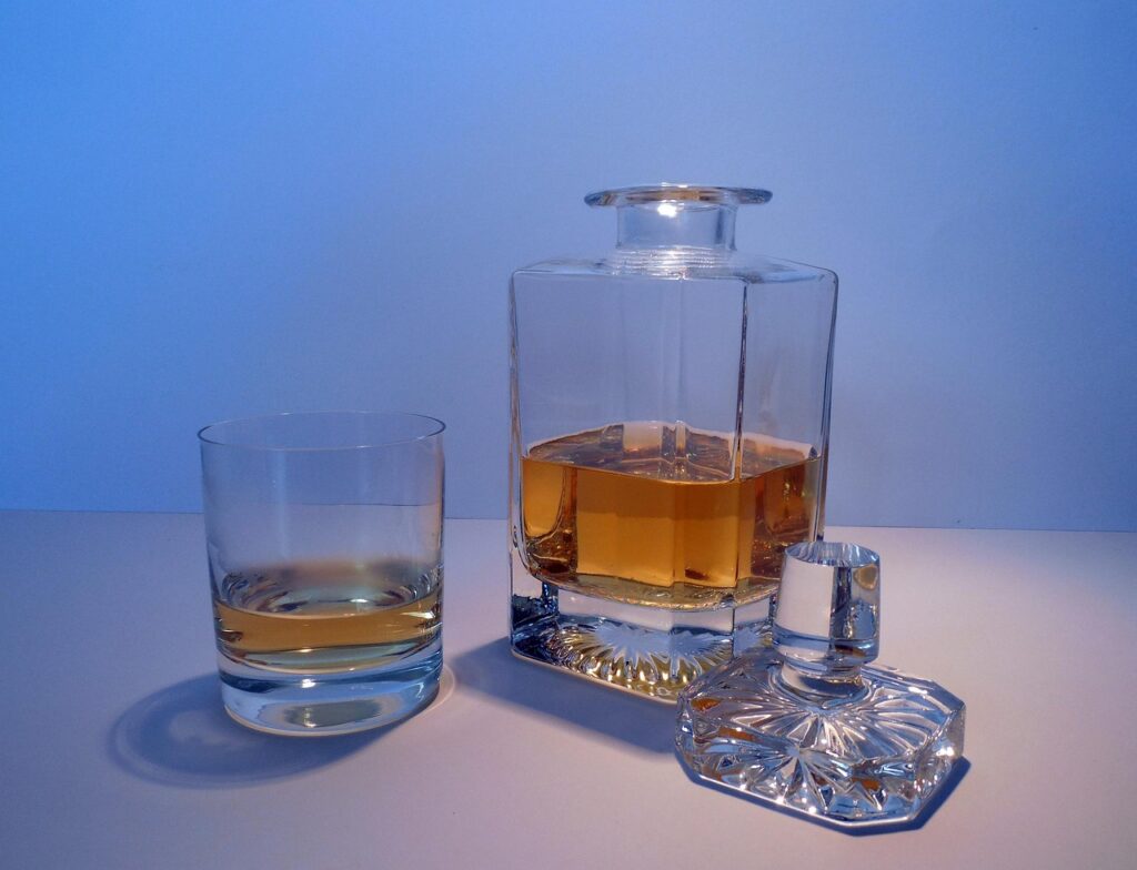 Bourbon vs. Whiskey: The Bold and Fascinating Differences 6 Bourbon vs. Whiskey How to Enjoy
