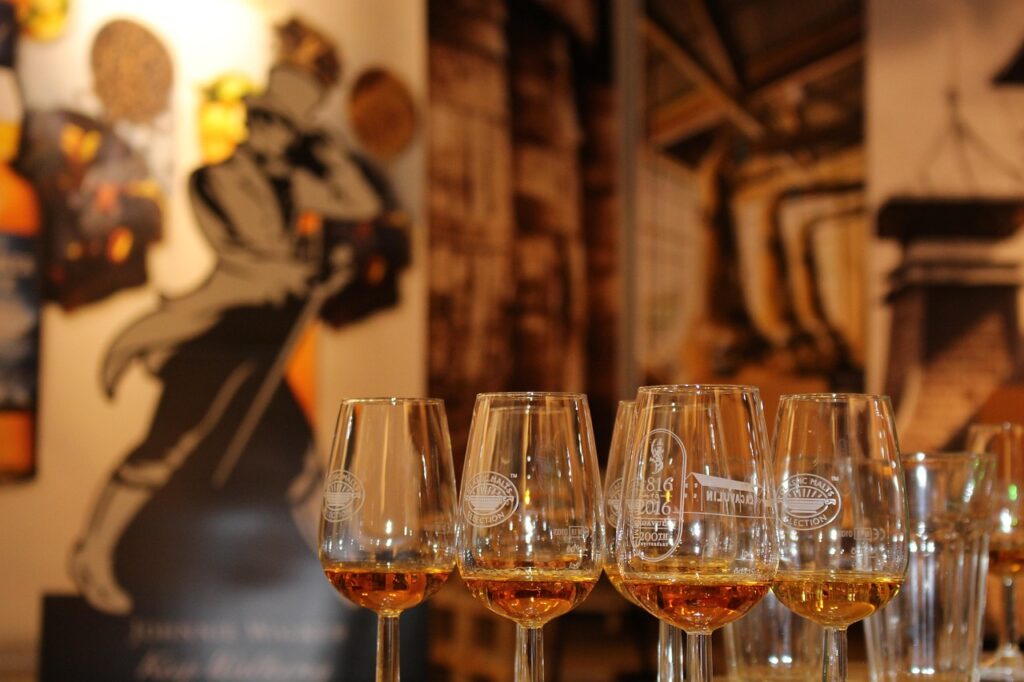 Bourbon vs. Whiskey: The Bold and Fascinating Differences 5 Bourbon vs. Whiskey Taste Comparison